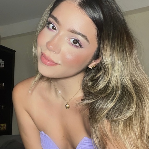 Meet your Posher, Alejandra - Picture 1 of 2